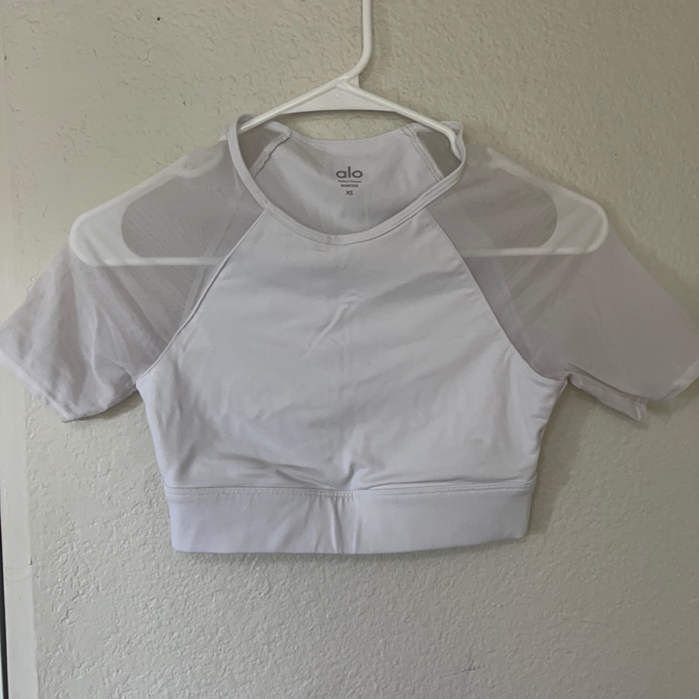 Alo Yoga White Top with mesh sleeves xs
